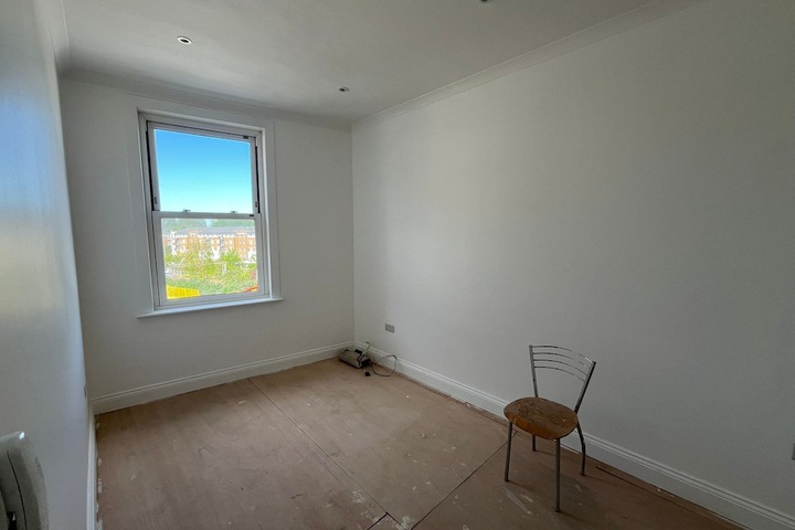 Room 2 of 27