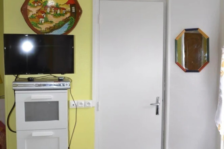 Room 3 of 8