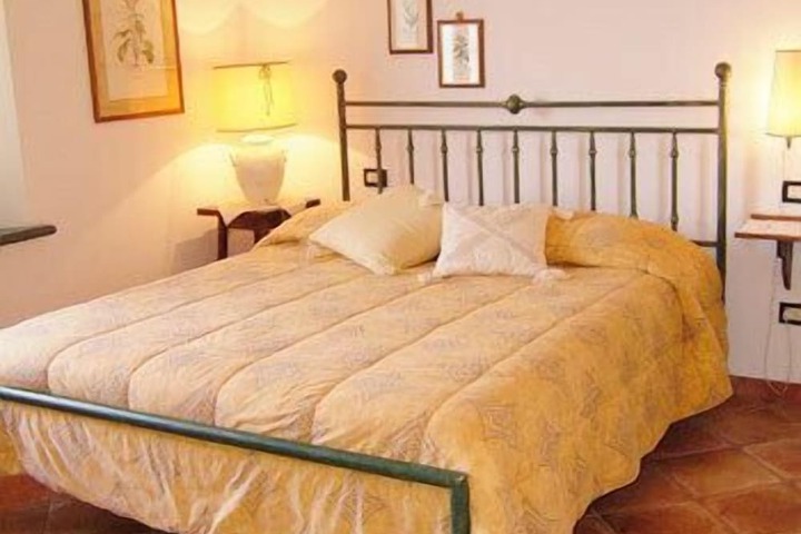 Room 2 of 46