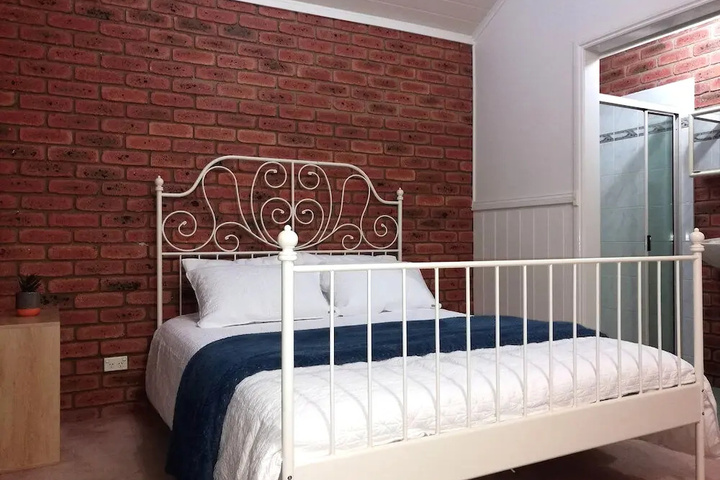 Room 3 of 15