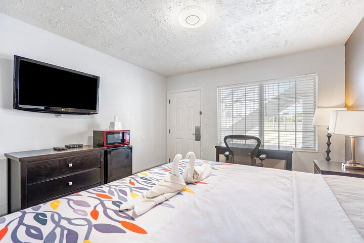 Room 3 of 16
