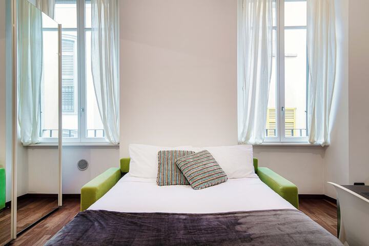Room 2 of 20