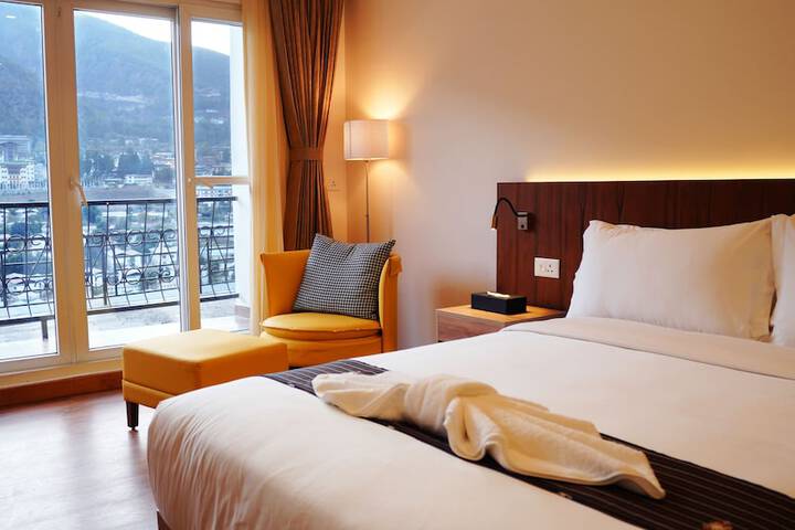 Room 4 of 20
