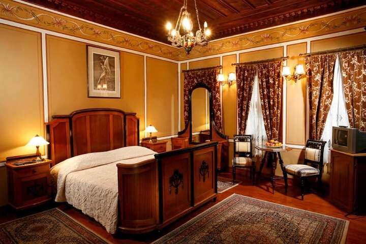 Room 7 of 79