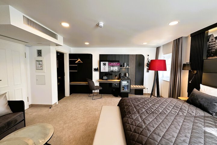 Room 100 of 194
