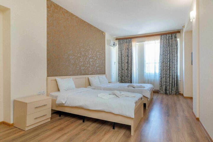 Room 8 of 24