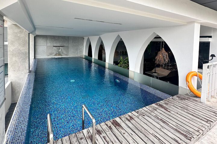 Hotel with Pool