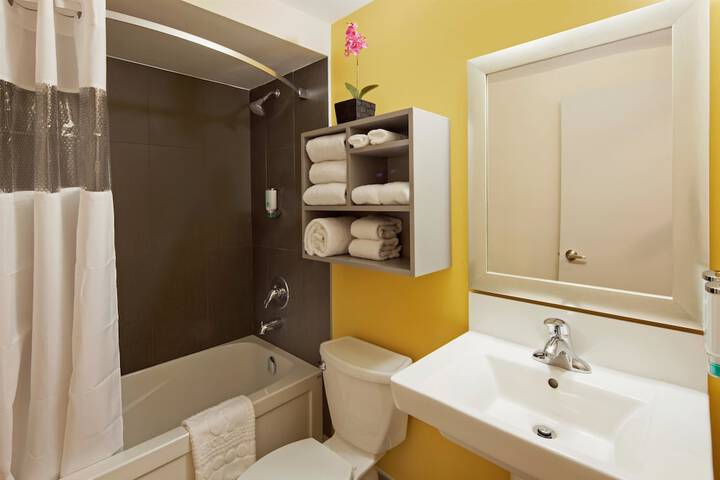 1 Queen Kitchenette (3 of 7)
