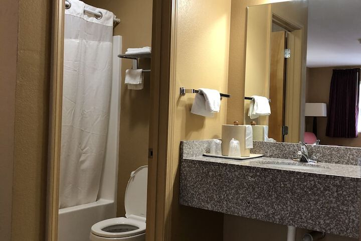 Room 17 of 34