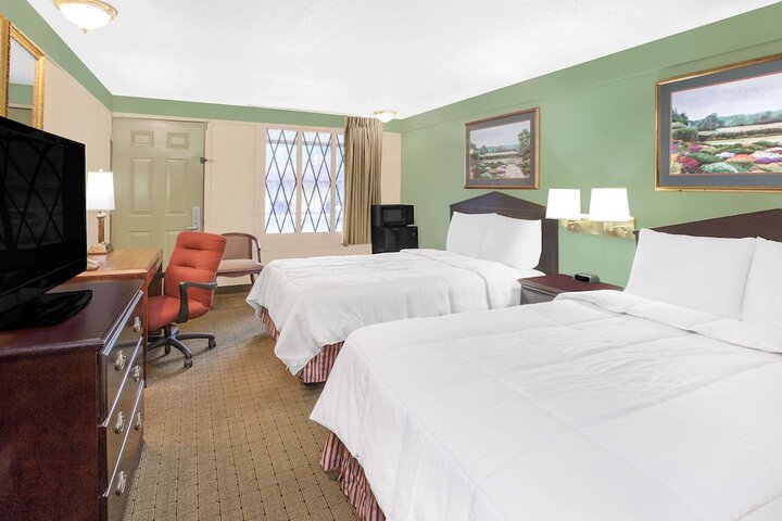 2 Double Beds (11 of 12)
