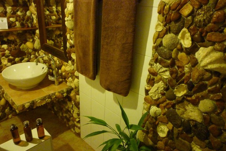 Room 12 of 28
