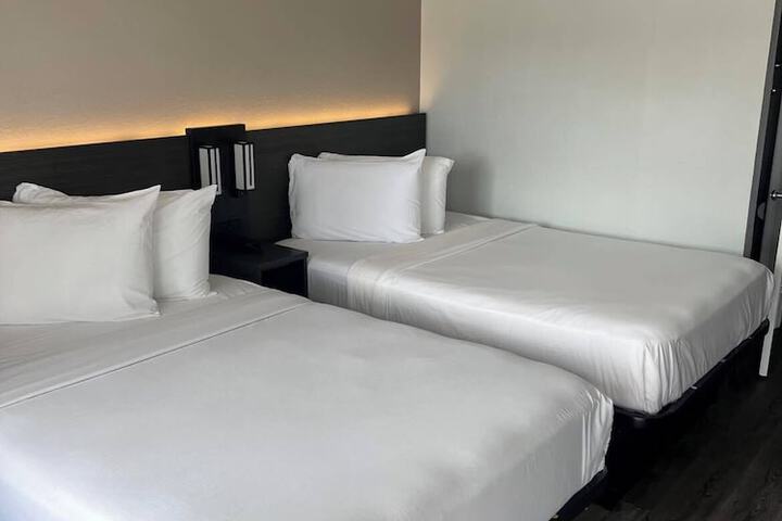 2 Double Beds (7 of 22)