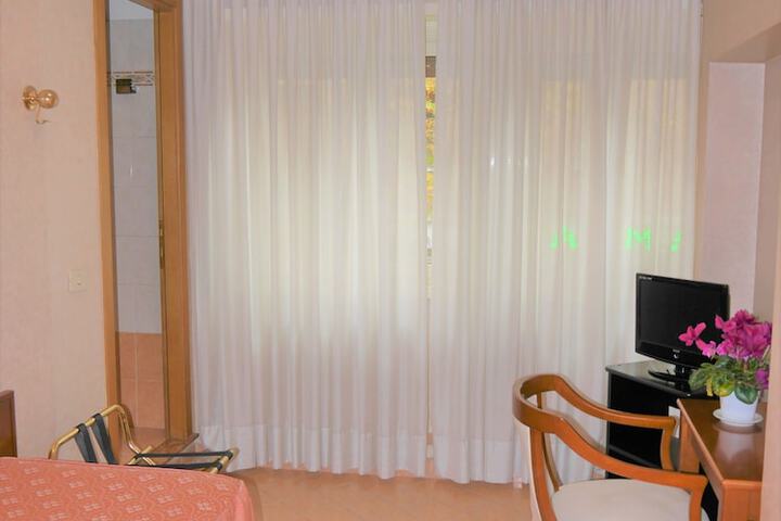 Room 74 of 201
