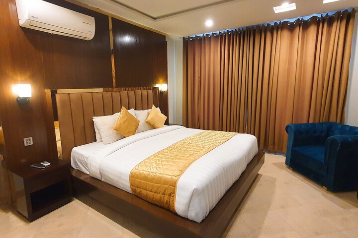 Room 9 of 42