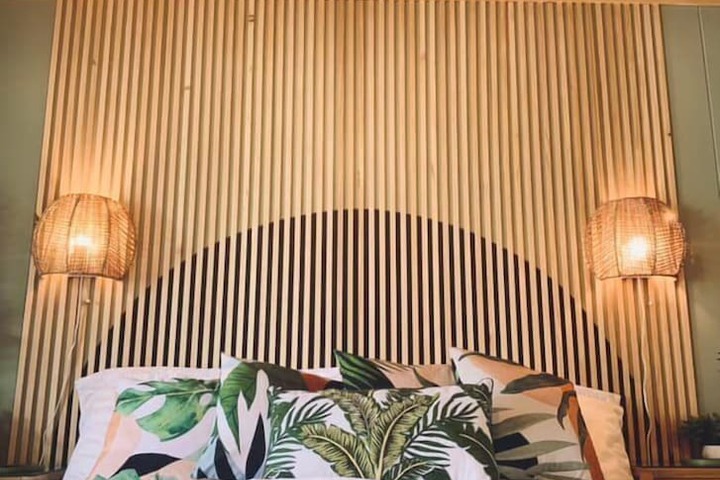 Room 44 of 100