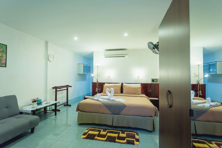 Room 74 of 208