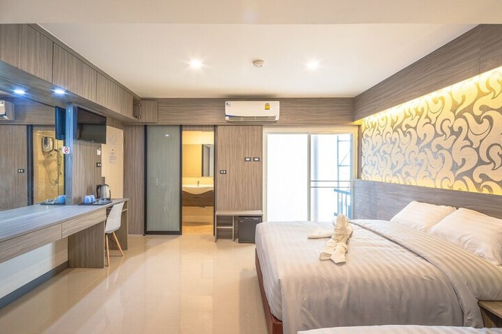 Room 12 of 40