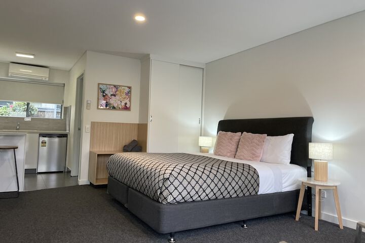 Room 15 of 83