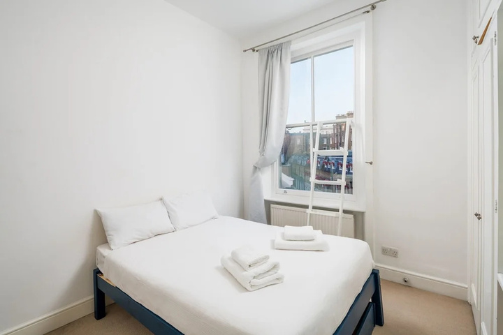 Room 2 of 9
