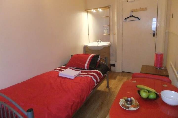 Room 9 of 22