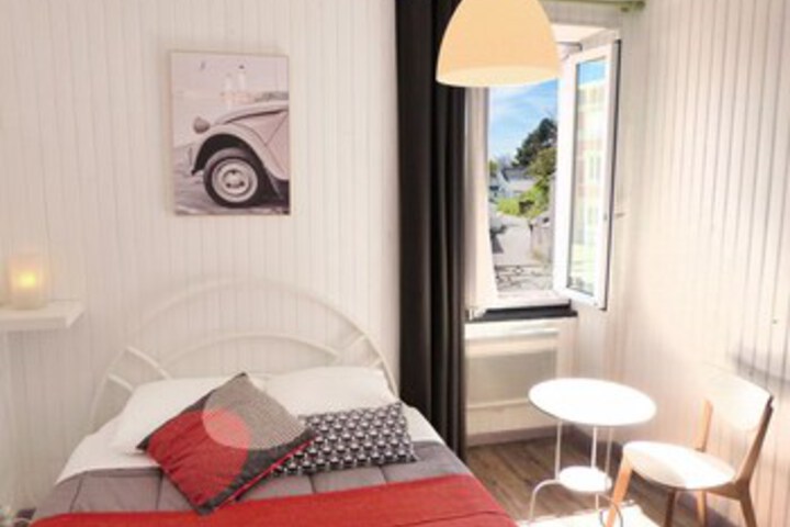 Room 10 of 11
