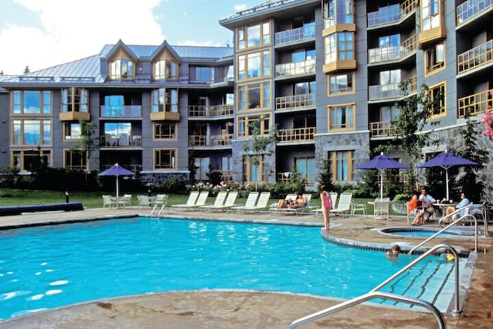 Hotel Pool