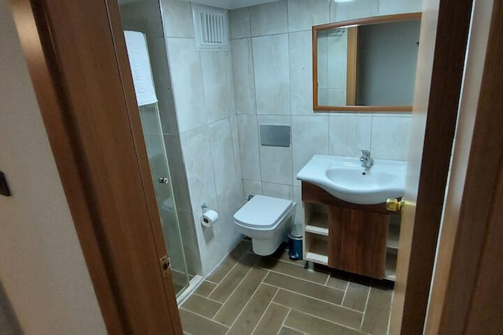 Room 10 of 36