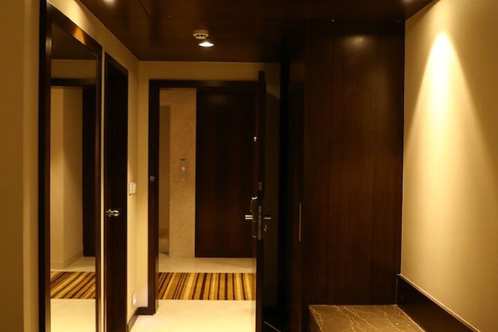 Room 8 of 37