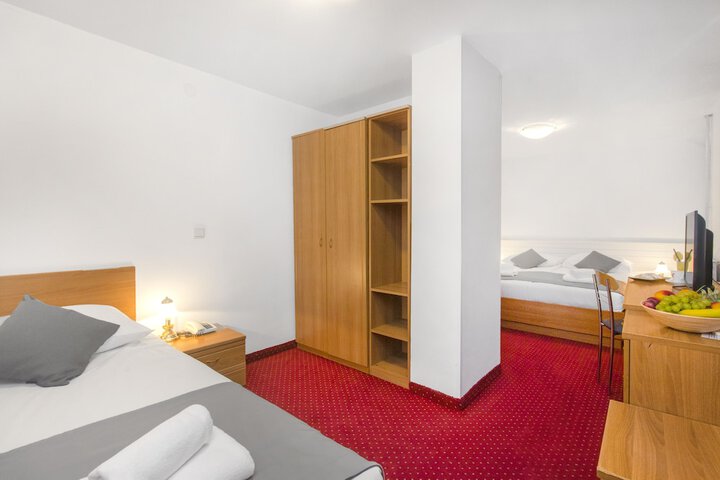 Room 10 of 89