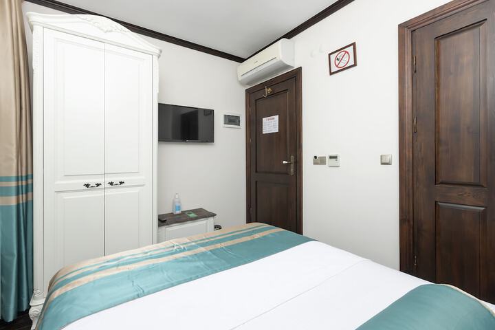 Room 27 of 86