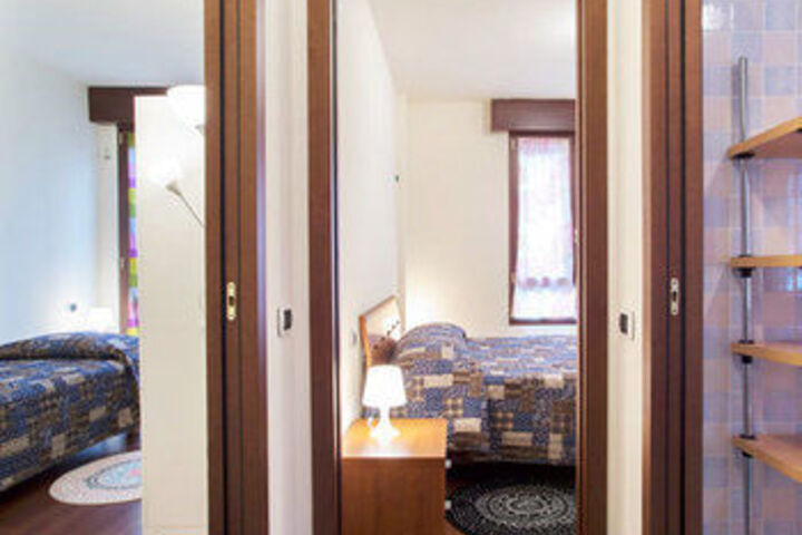 Room 90 of 320
