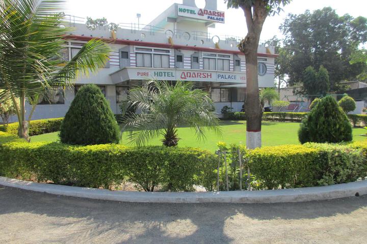 Hotel Adarsh Palace