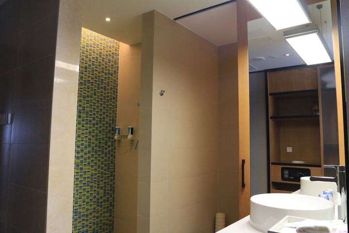 Room 30 of 61