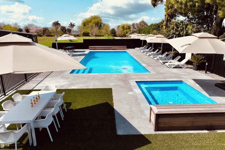 Pool 32 of 61