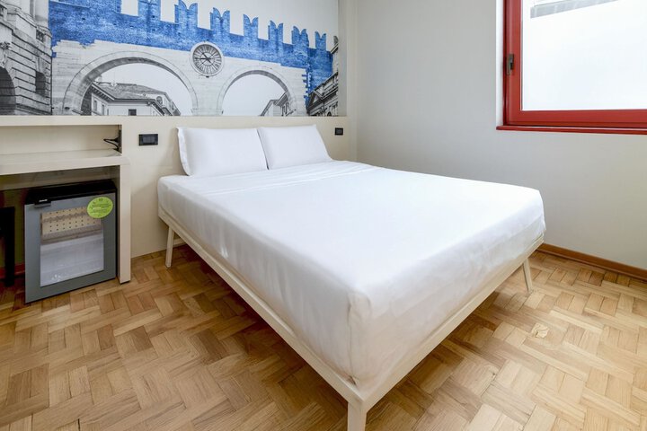 Room 9 of 39