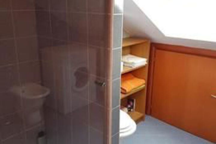 Room 4 of 20