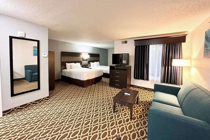 1 Queen Bed Efficiency Suite (21 of 54)