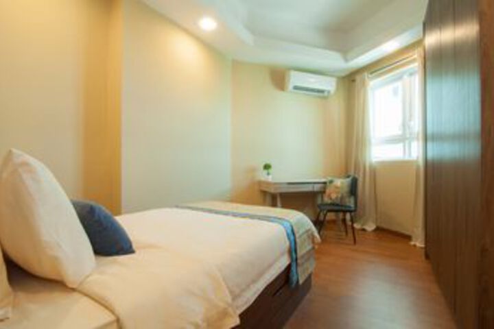 Room 12 of 26