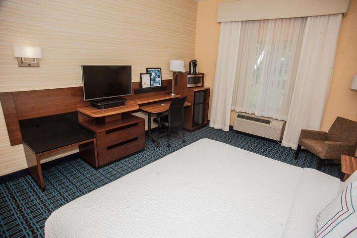 1 King Bed (20 of 28)