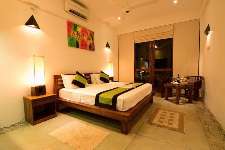 Room 4 of 63