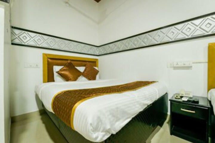 Room 25 of 28
