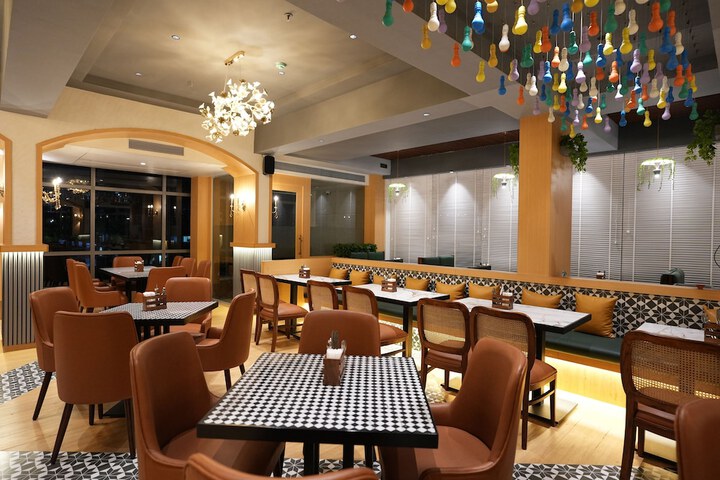 Dining 29 of 44