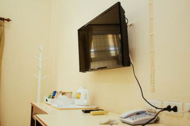 Room 17 of 28