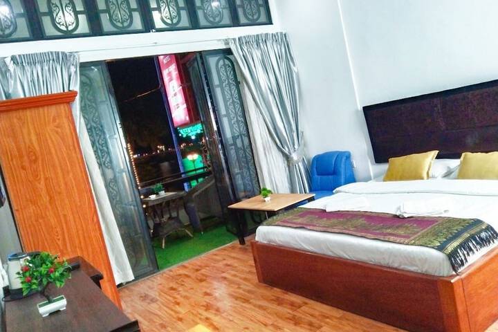 Room 18 of 48