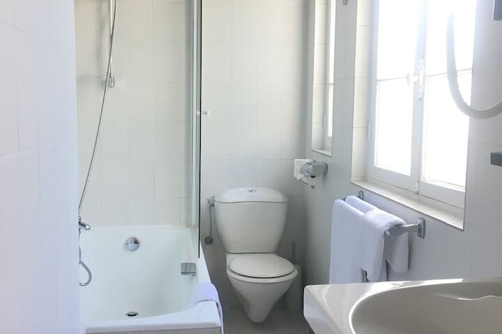 Room 32 of 62