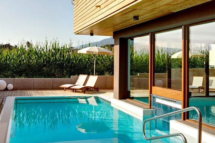 Hotel with Pool