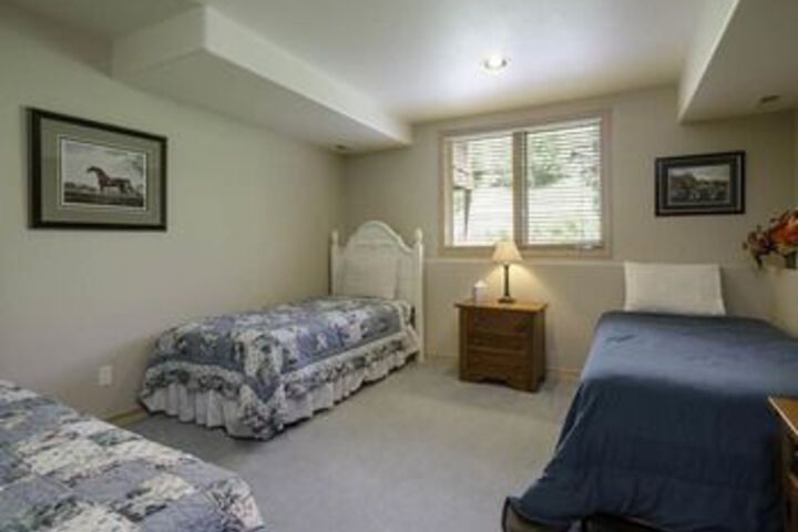 Room 9 of 18
