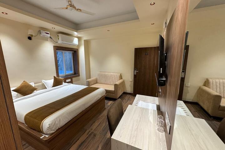 Room 5 of 19