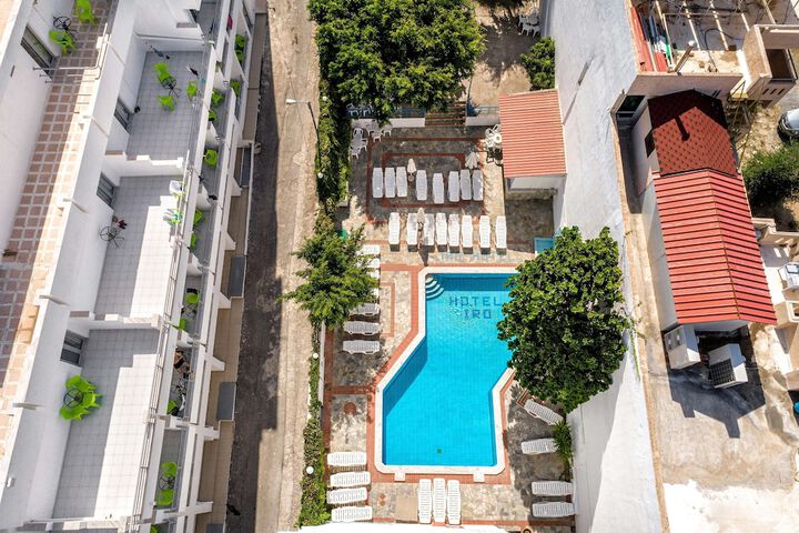 Hotel Pool