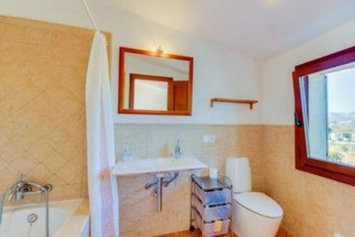 Room 2 of 23